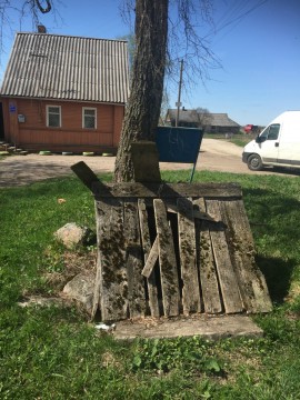Очень старый колодец