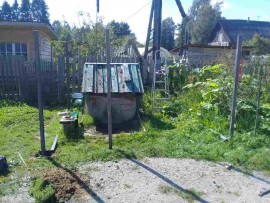 Колодец Выстав, ограда с калиткой