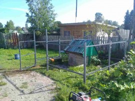 Колодец Выстав, ограда с калиткой